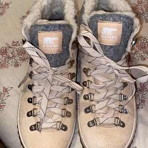 Sorel snow shoes.